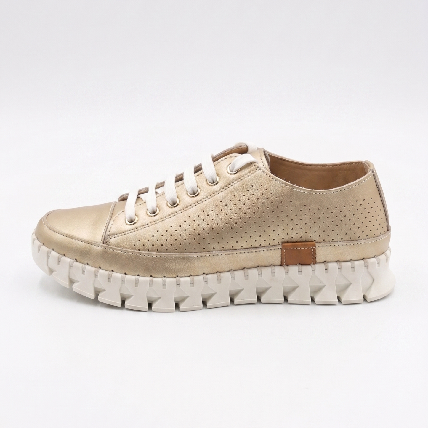 Deportivas Wonders doradas