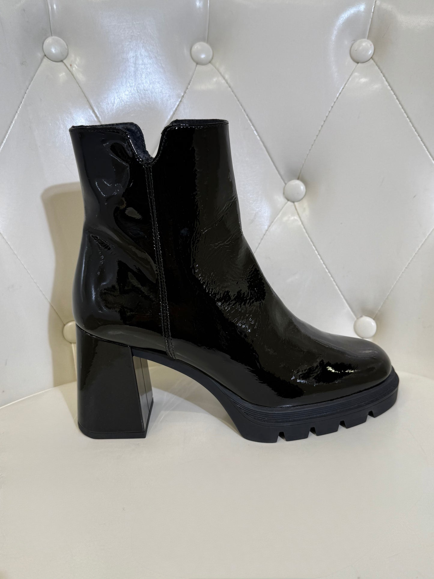 Botín Charol Doralatina